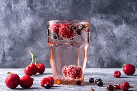 Sparkling Flavored Water with Fruit