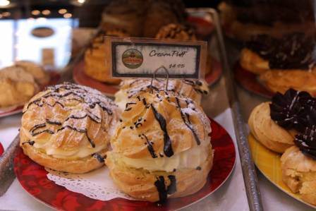 Classic Cream Puffs with Chocolate Sauce